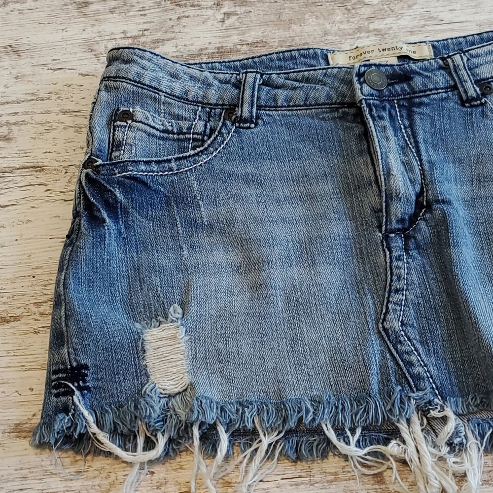 Denim mini skirt size 27 Distressed Frayed - Picture 3 of 7